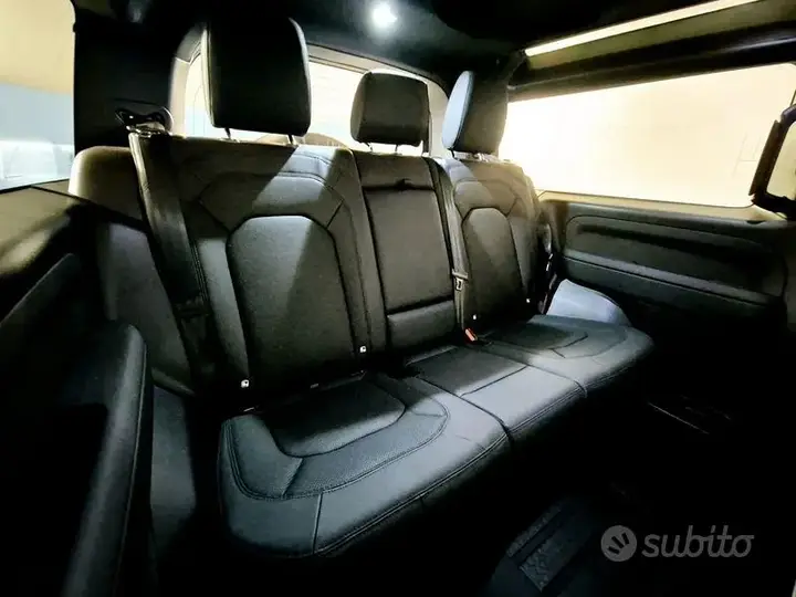 Land Rover Defender 2025 photo 5
