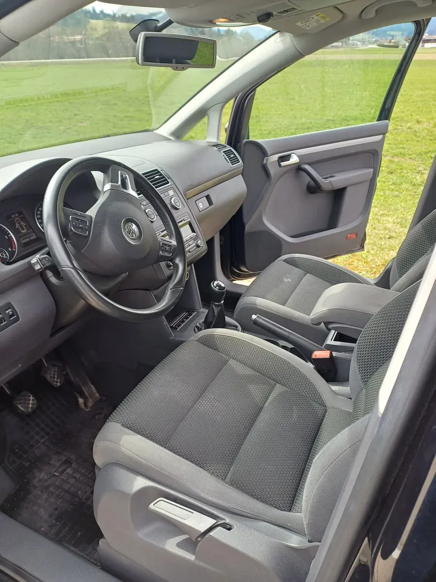 Volkswagen Touran 2014 photo 2