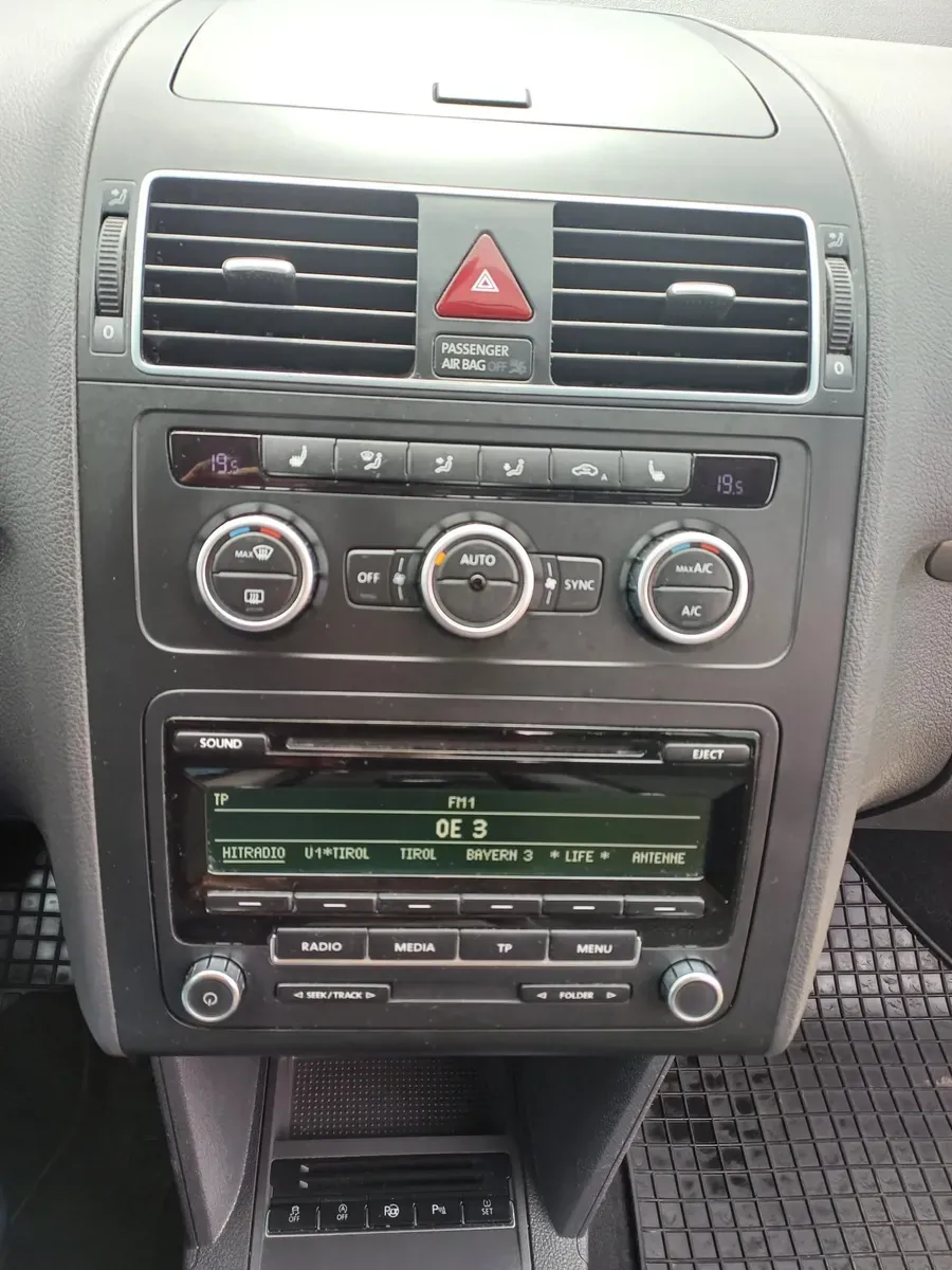 Volkswagen Touran 2014 photo 3