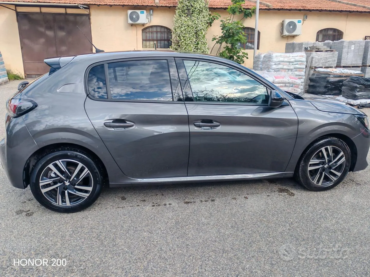 Peugeot 208 2023 photo 3