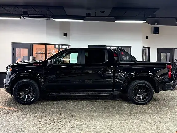 Chevrolet Silverado 1500 2025 photo 2