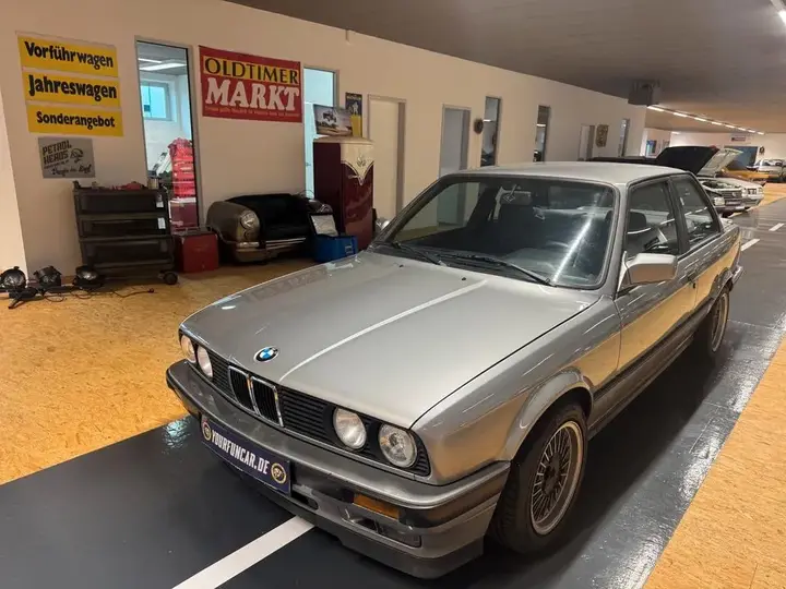 BMW E30