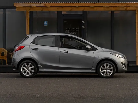 Mazda 2 2013 photo 5