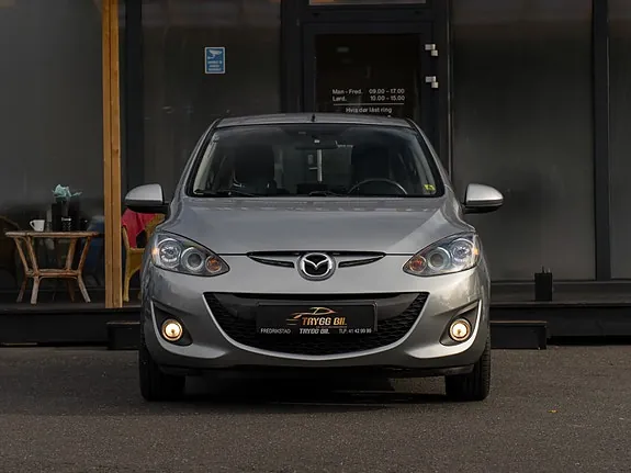 Mazda 2 2013 photo 2