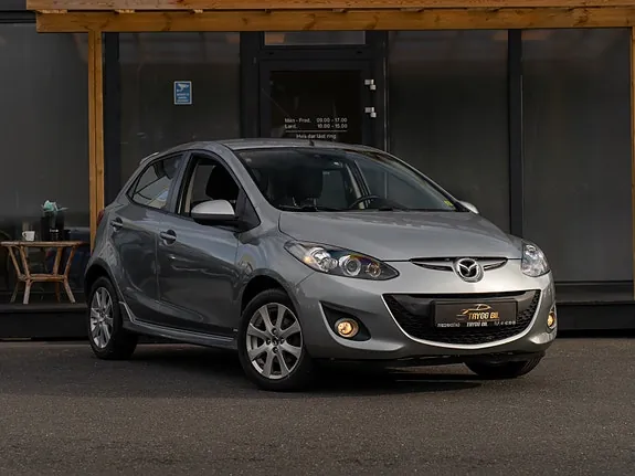 Mazda 2 2013 photo 3