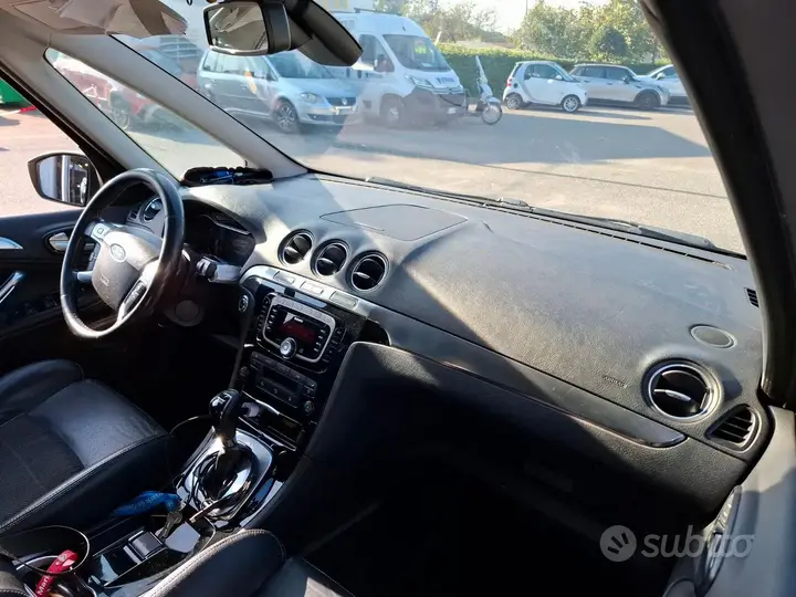Ford Galaxy 2011 photo 2