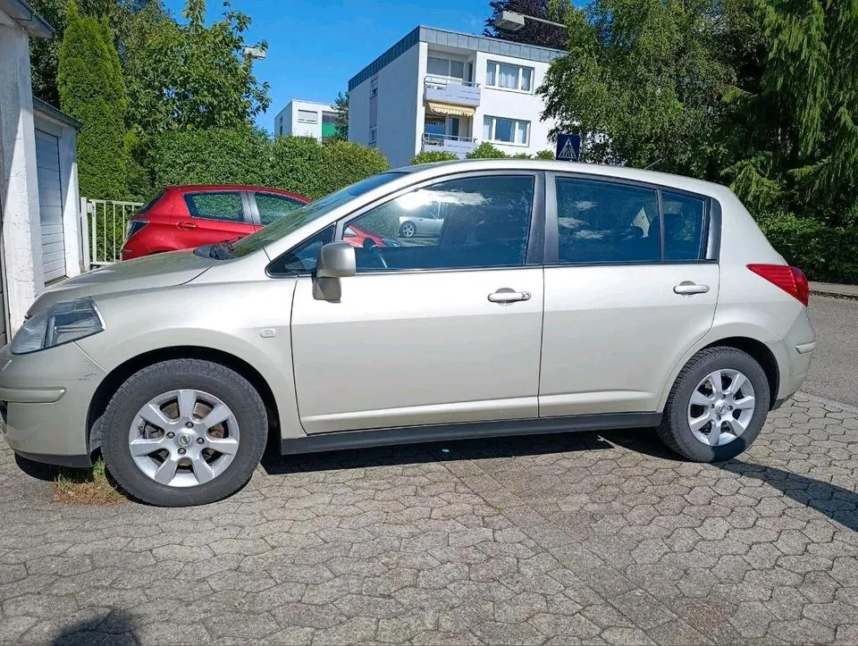 Nissan Tiida