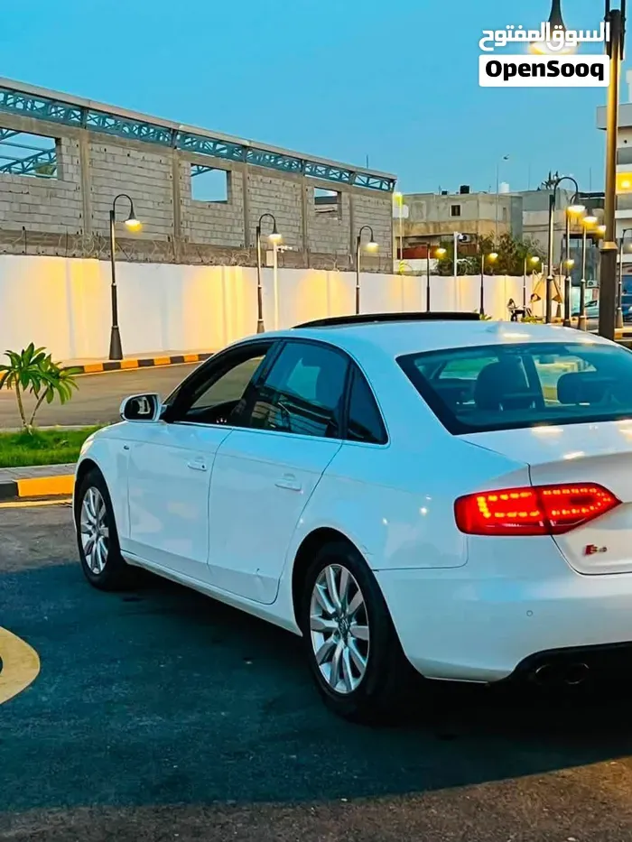 Audi A4 2010 photo 3