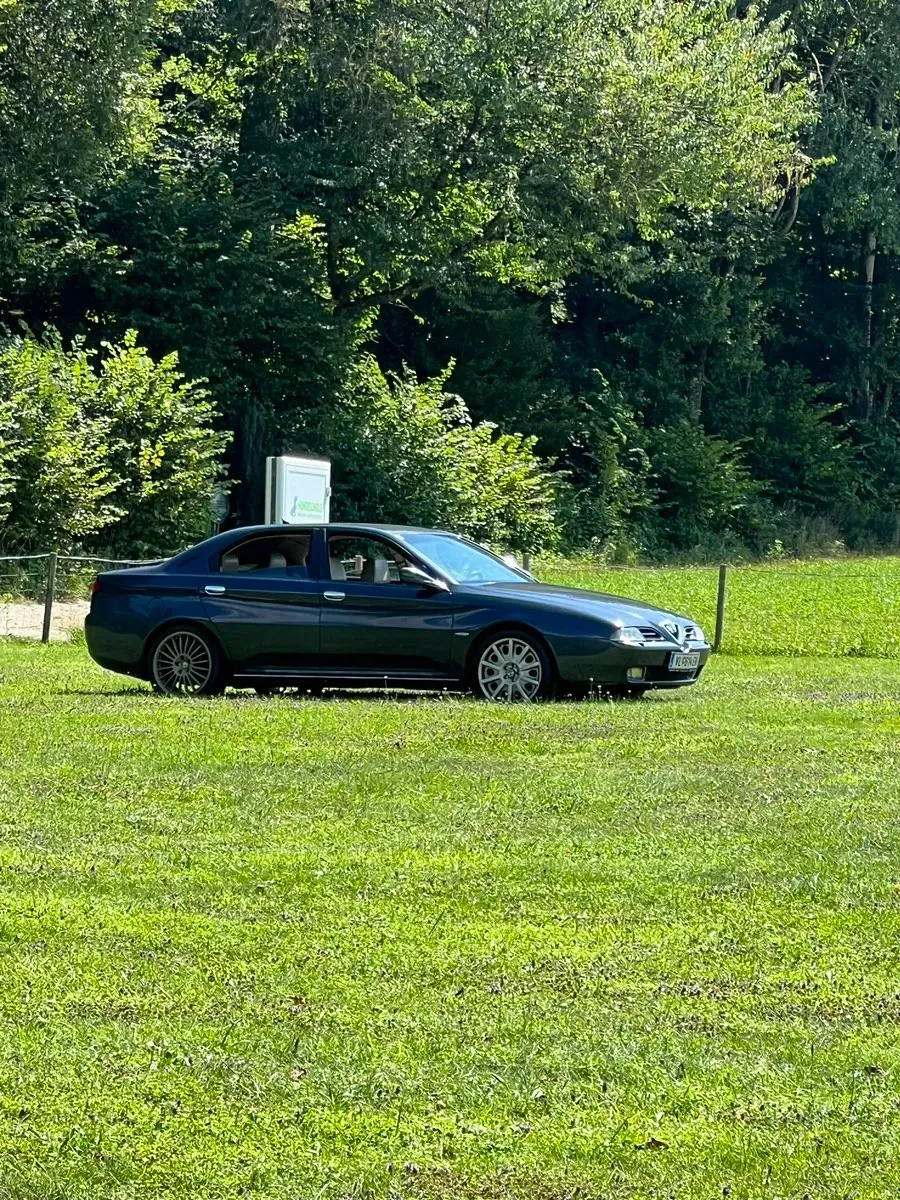 Alfa Romeo 166