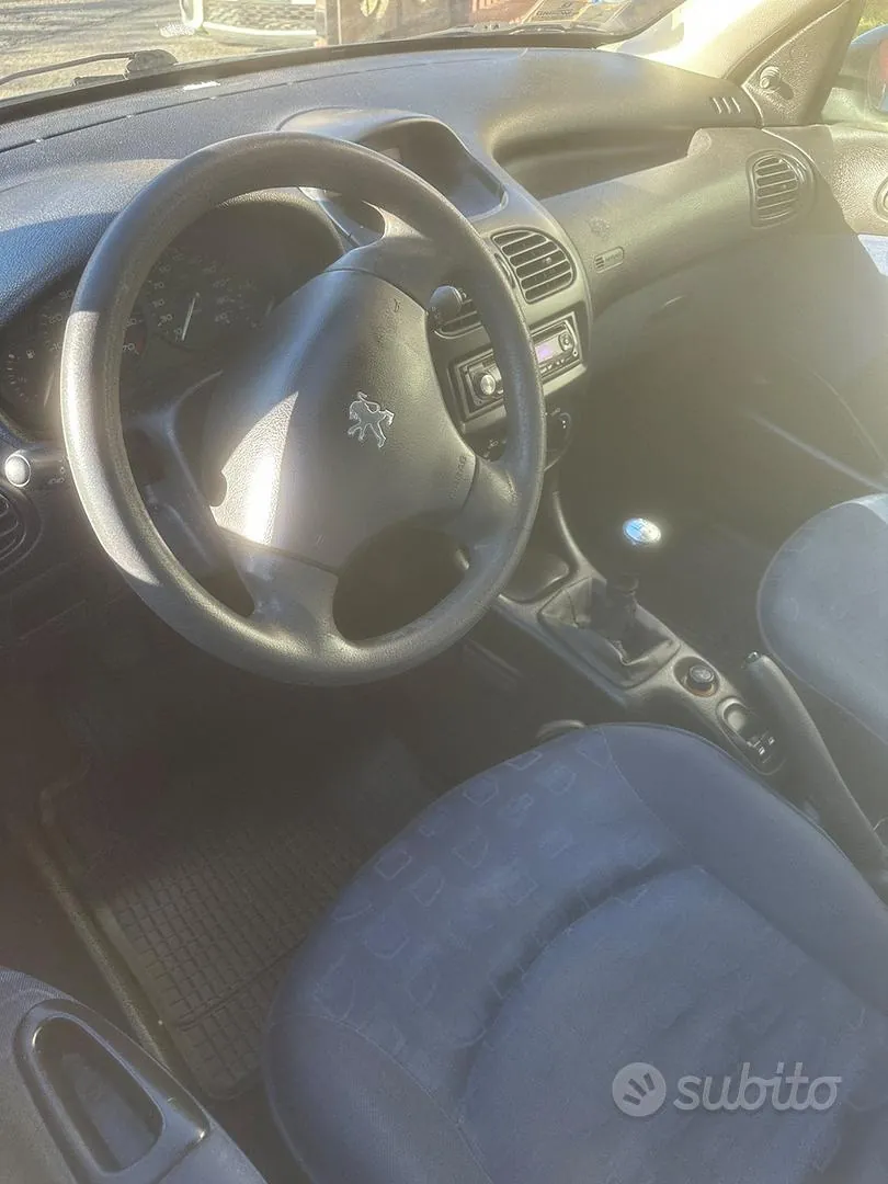 Peugeot 206 2002 photo 2
