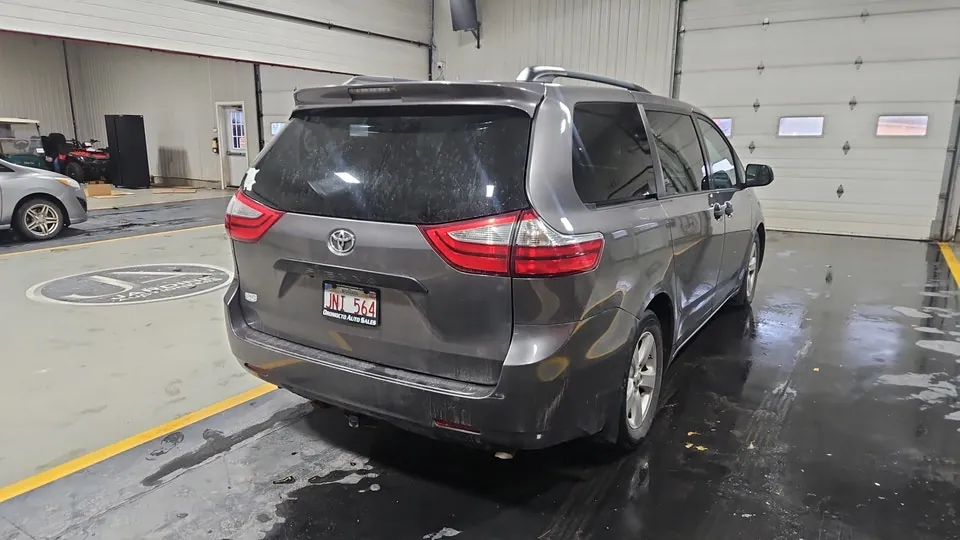 Toyota Sienna 2015 photo 4