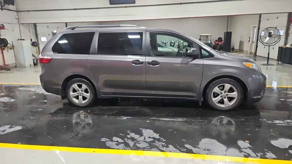 Toyota Sienna 2015 photo 5