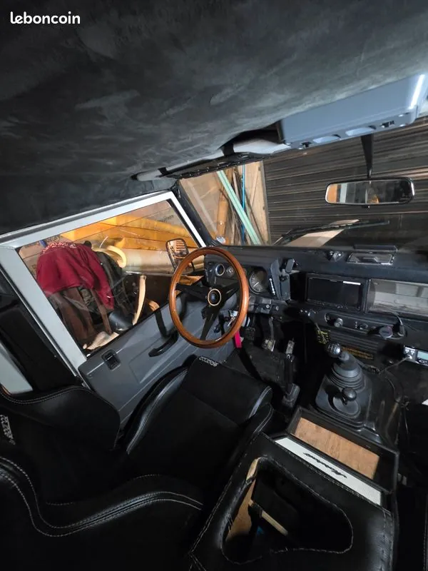 Land Rover Defender 2001 photo 2