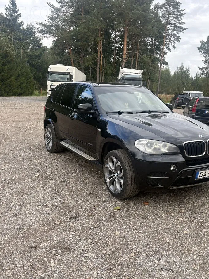 BMW X5 2011 photo 2