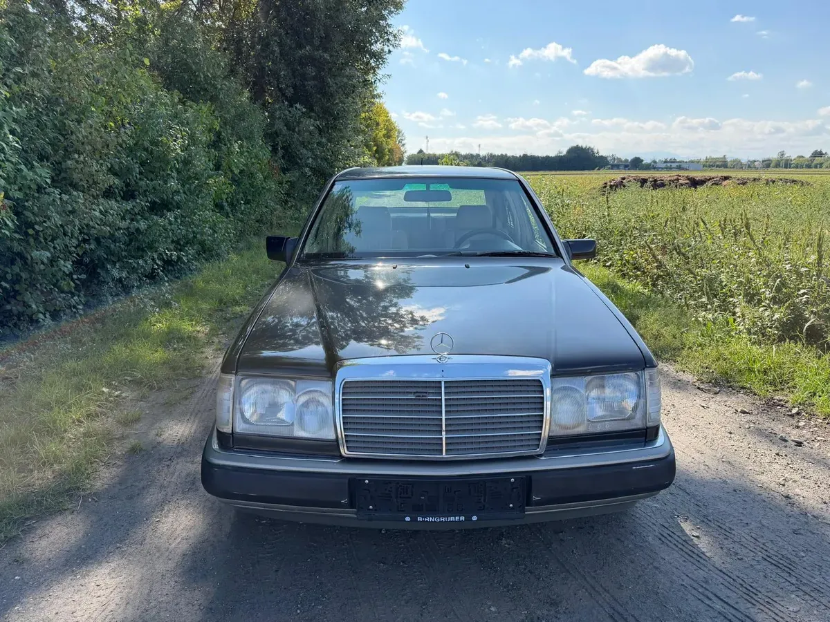 Mercedes-Benz E-Class 1991 photo 3