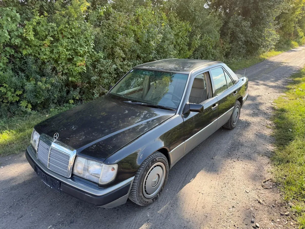 Mercedes-Benz E-Class 1991 photo 2