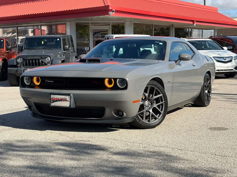 Dodge Challenger 2017 photo 2