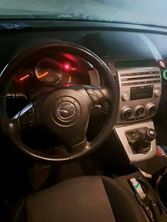 Mazda Mazda5 2006 photo 3