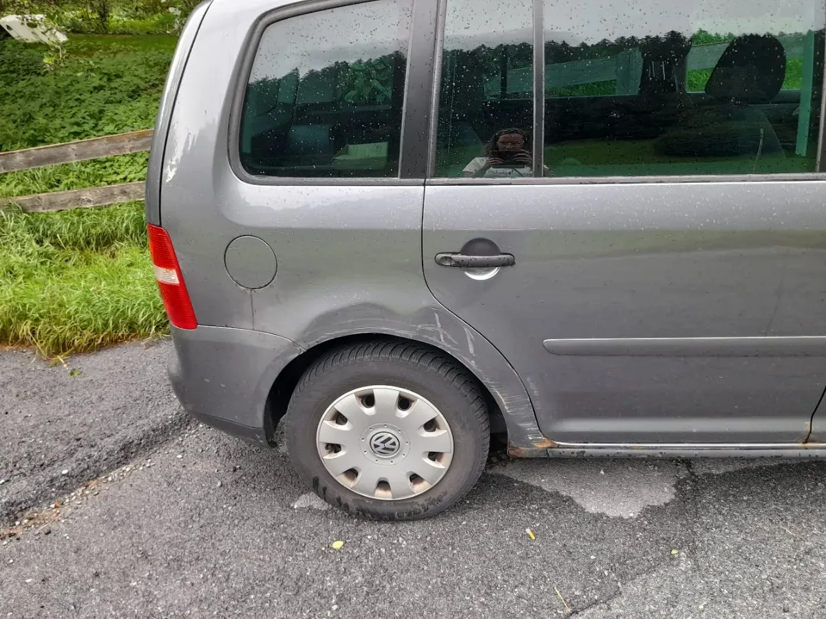 Volkswagen Touran 2006 photo 2