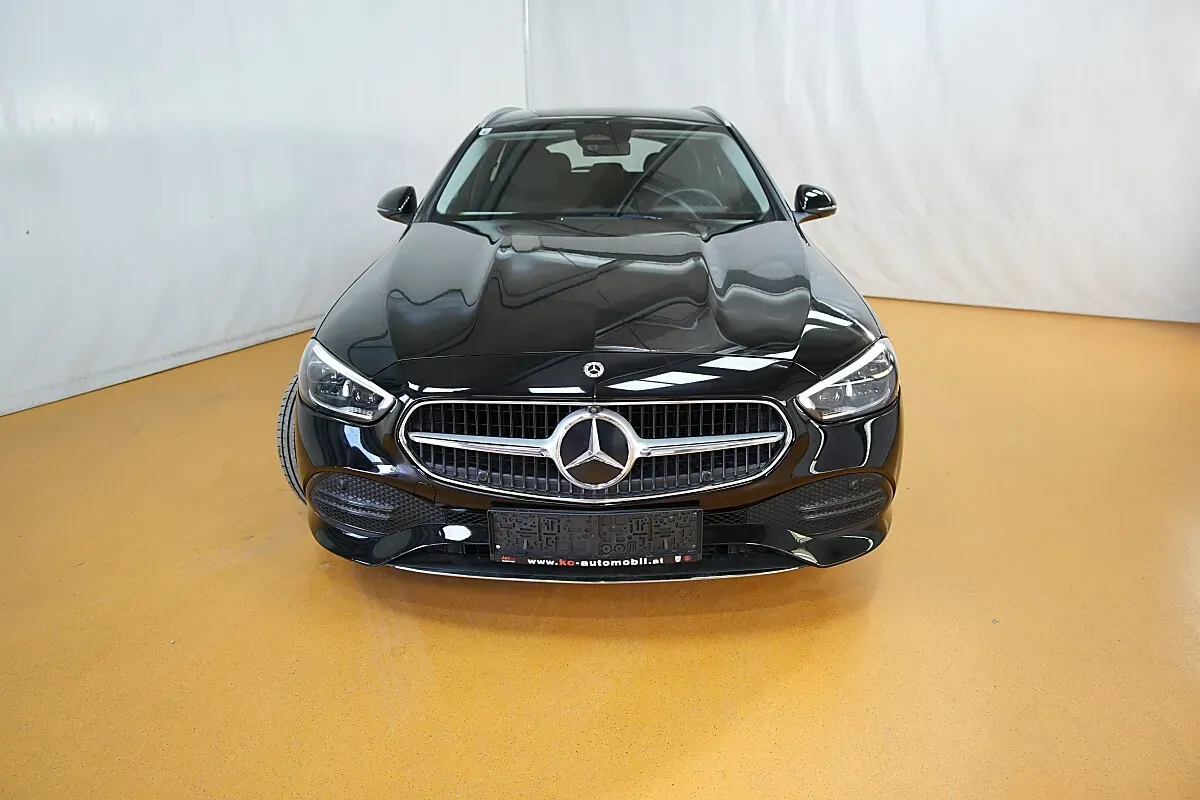 Mercedes-Benz C-Class 2023 photo 3