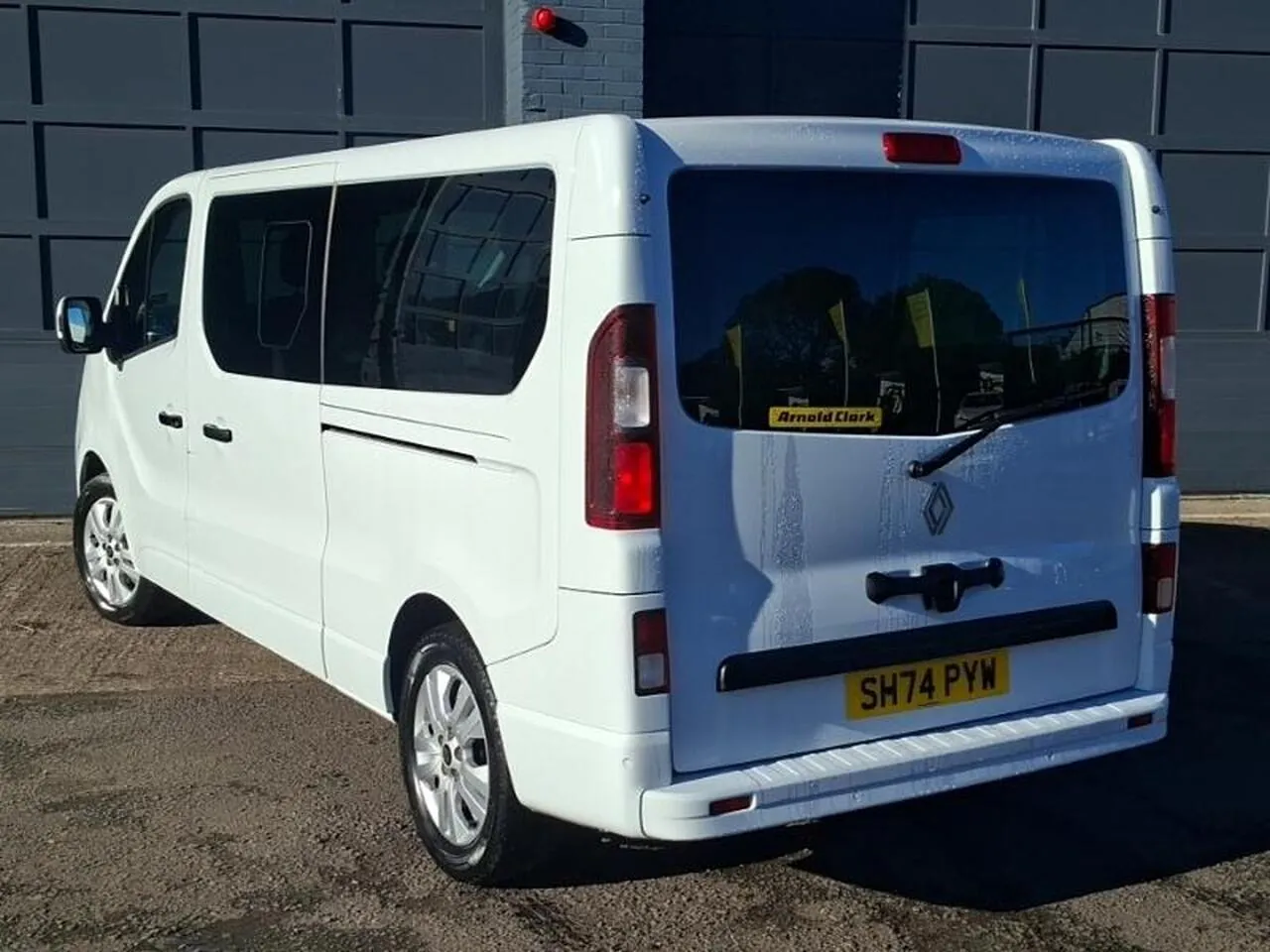 Renault Trafic 2024 photo 2