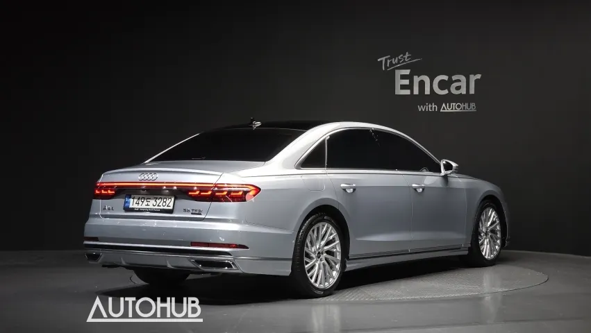 Audi A8 2022 photo 2