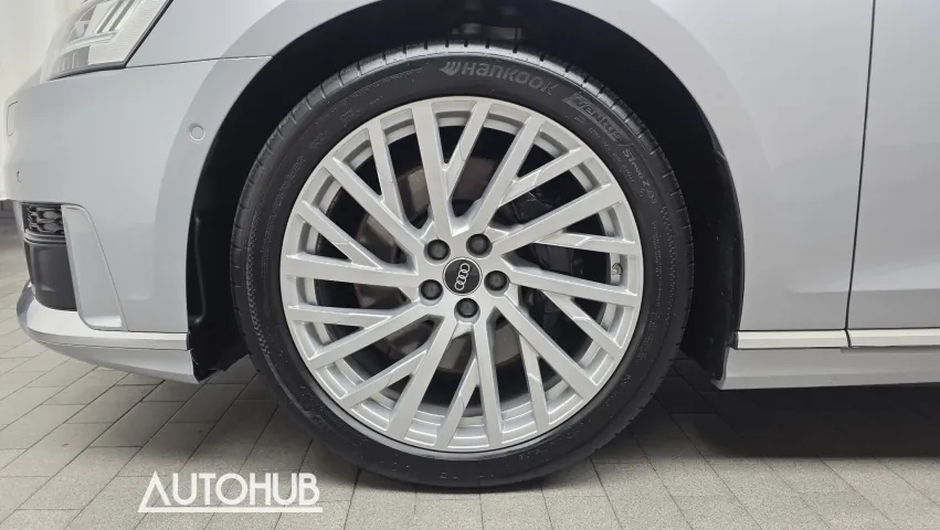 Audi A8 2022 photo 5