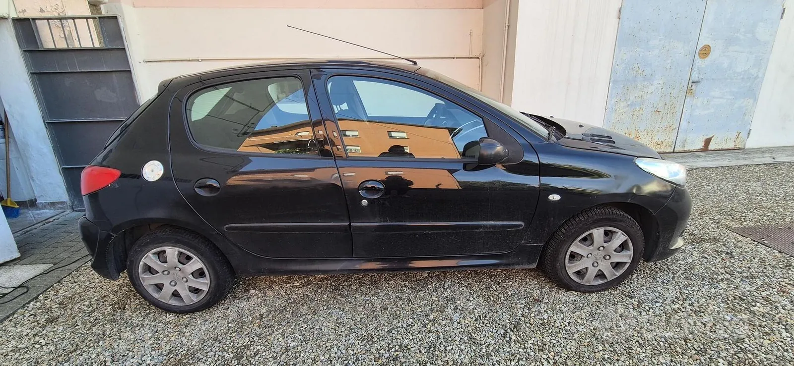 Peugeot 206 2011 photo 2