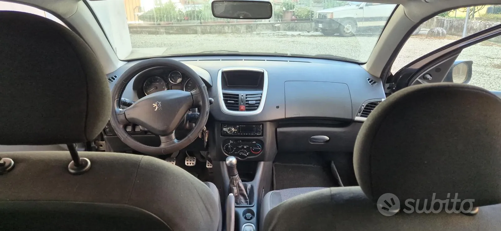 Peugeot 206 2011 photo 3
