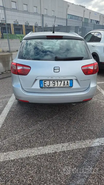 Seat Ibiza 2011 photo 2