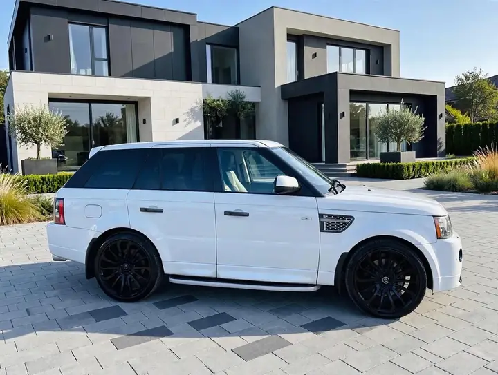 Land Rover Range Rover Sport 2011 photo 2