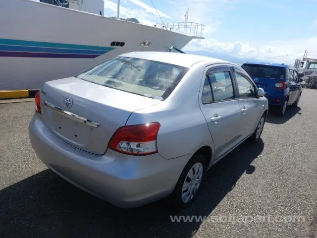 Toyota Belta 2006 photo 4
