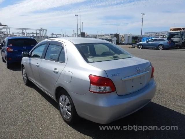 Toyota Belta 2006 photo 3
