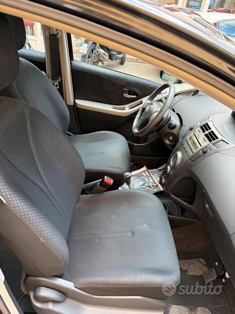 Toyota Yaris 2010 photo 3