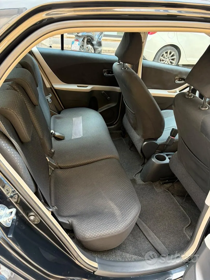 Toyota Yaris 2010 photo 4