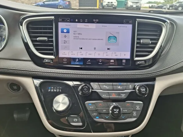 Chrysler Pacifica 2024 photo 4