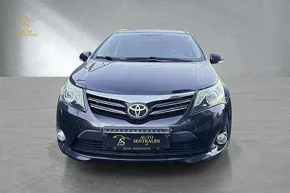 Toyota Avensis 2013 photo 2