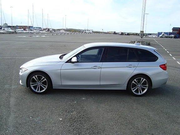 BMW 330D 2013 photo 2