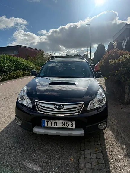 Subaru Outback 2010 photo 2