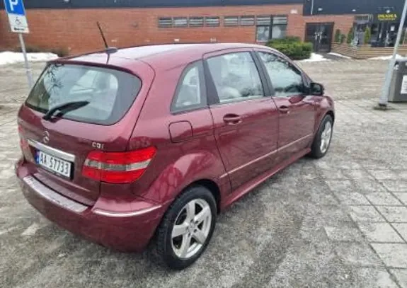 Mercedes-Benz B180 D 2010 photo 5