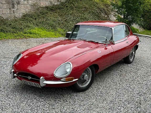 Jaguar E-Type 1966 photo 3
