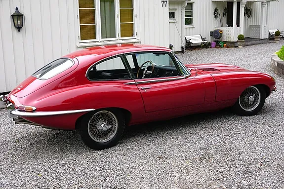 Jaguar E-Type 1966 photo 4
