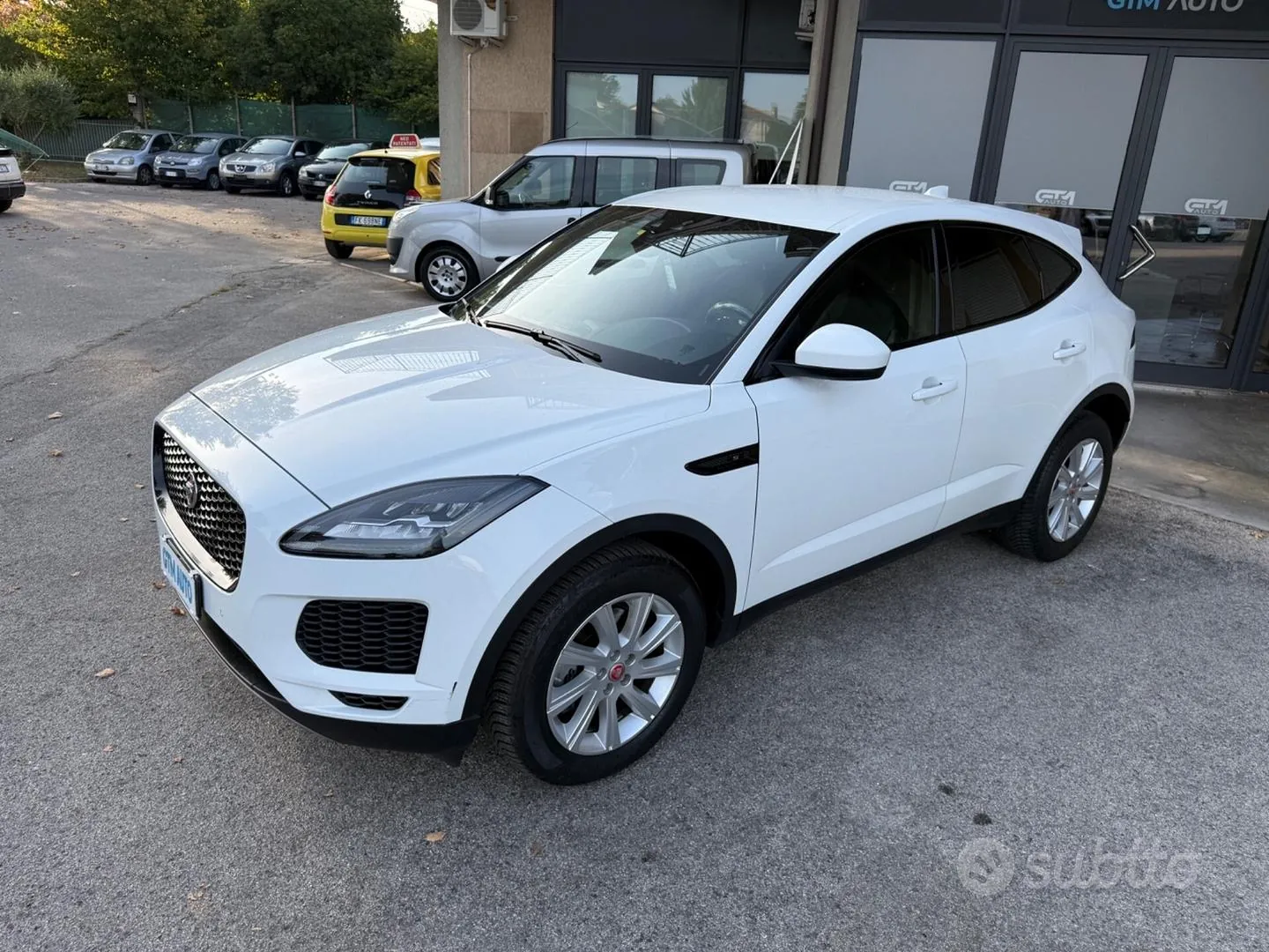 Jaguar E-Pace 2019 photo 2