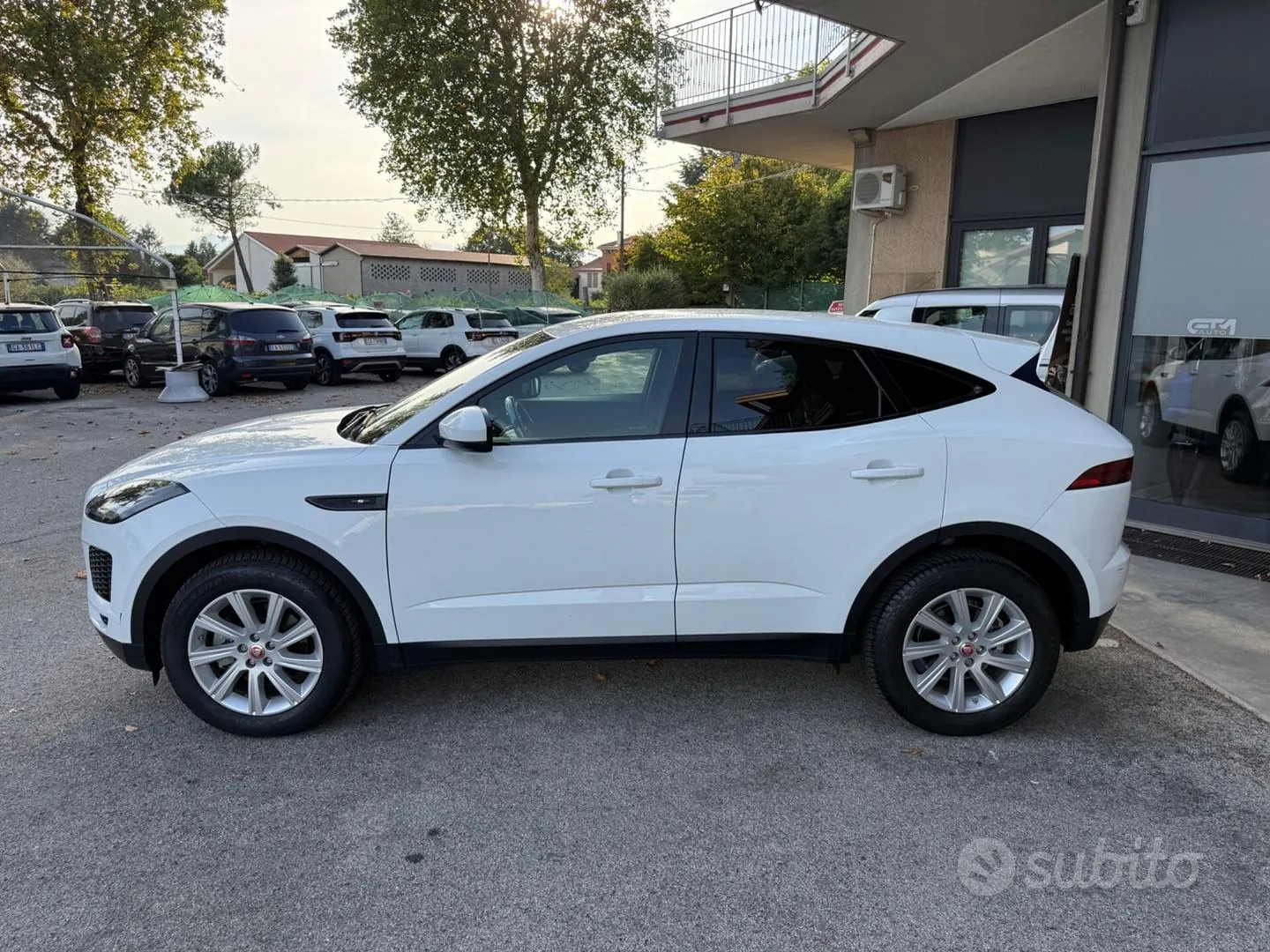 Jaguar E-Pace 2019 photo 3