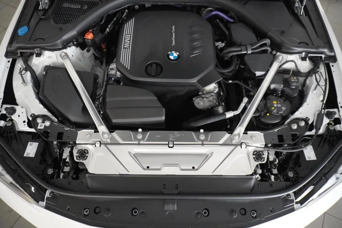 BMW 4 Series 2025 photo 2
