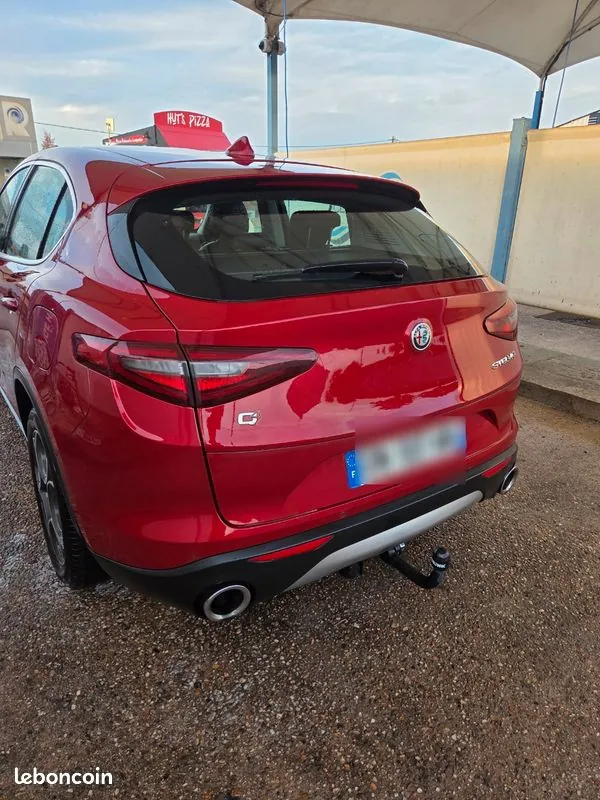 Alfa Romeo Stelvio 2017 photo 2