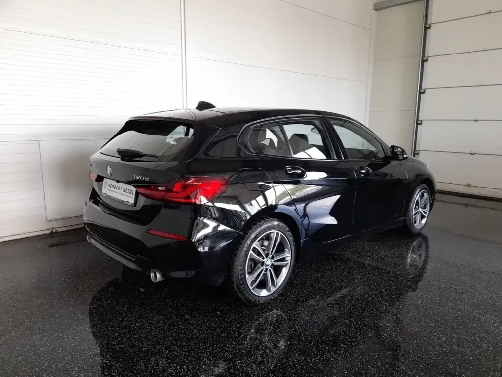 BMW 1 Series 2020 photo 2