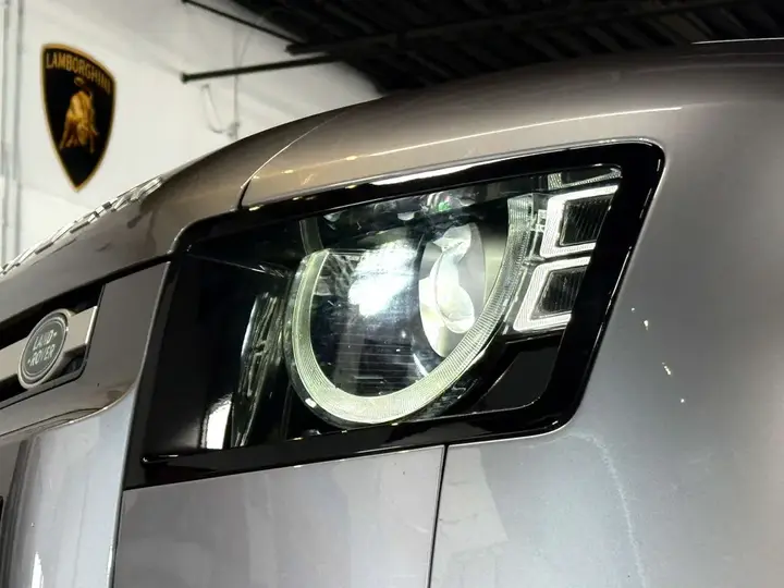 Land Rover Defender 2023 photo 2