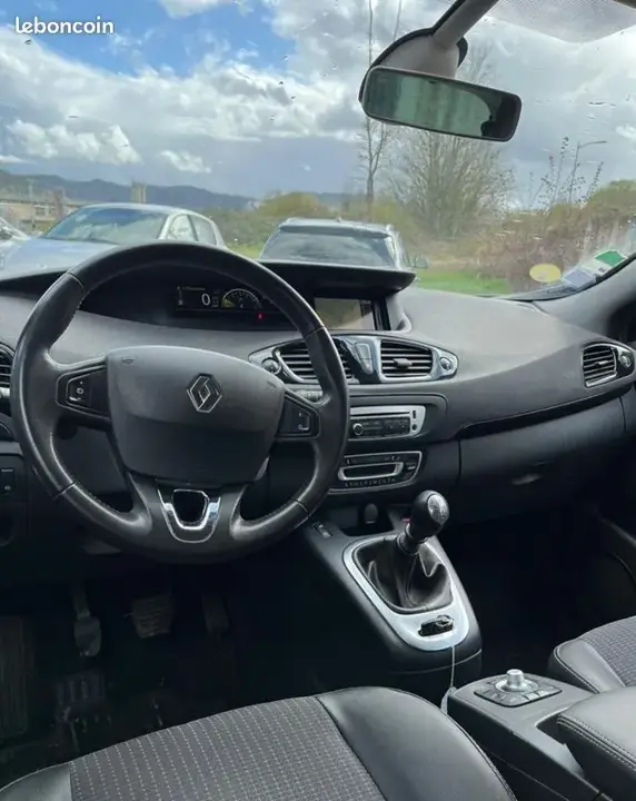 Renault Scenic 2013 photo 4
