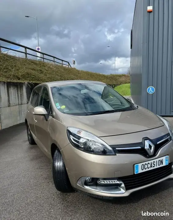 Renault Scenic 2013 photo 2